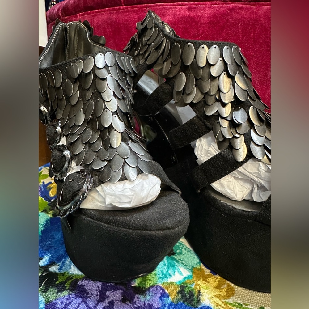 Hadas heels H-Monique 6 sandal 2 suede platform with Egyptian princess scales